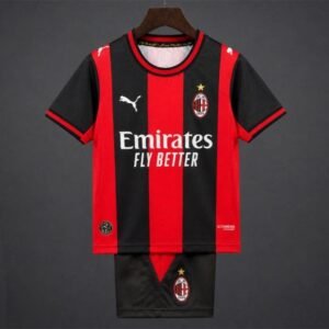 00333-4-19b07f-1.jpg AC Mailand Heimtrikot 2026/27 - Kinder (Trikot + Hose) - Spielerversion