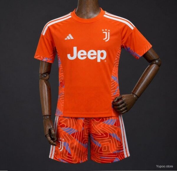 07551b94efe2fbab49172abe-c8f621-1.jpg Juventus Torwarttrikot 26/27 – Kinder (Trikot + Hose)