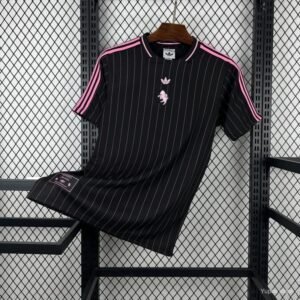 293cf0b7a8c1c1a7-1967cd-1.jpg Juventus Originals Terrace Icon Trikot 26/27