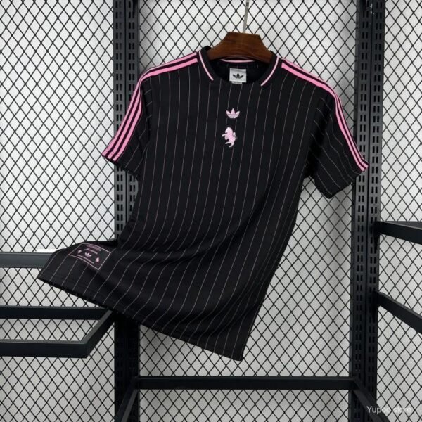 293cf0b7a8c1c1a7-1967cd-1.jpg Juventus 26/27 Trikot