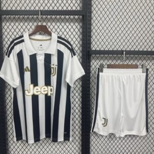 57C1BBC1F0D144998F0F310334BE5CF6-8cd079-1.jpg Juventus Heimtrikot 2026/27 Trikot+Hose