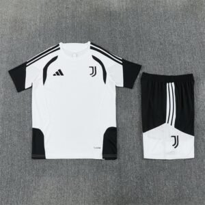 6fb5dcf0-93b543-1.jpg Juventus weißes Trikot 26/27 – Kinder (Trikot + Hose)
