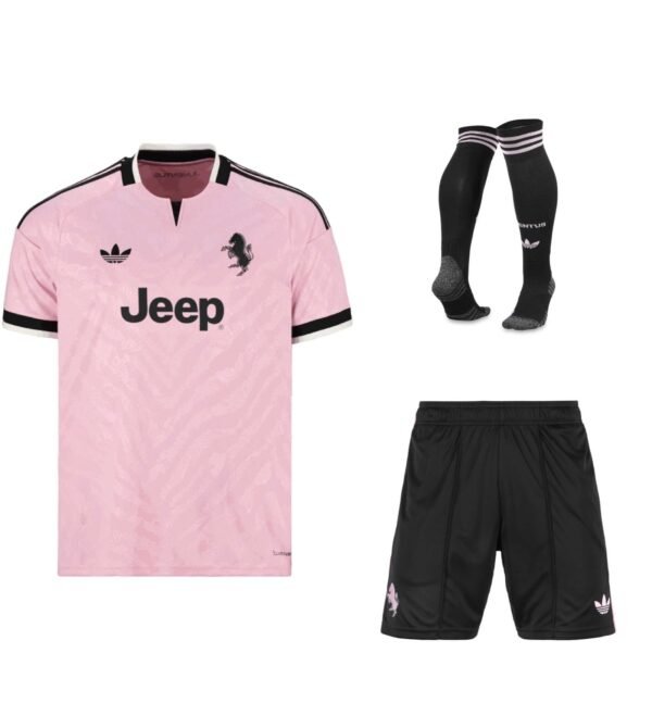 8637DD30DCD51FC4F923522080CFA6C1-d5b4a1-scaled-2.jpg Juventus Auswärtstrikot 2026/27 (Trikot+Hose+Stutzen)