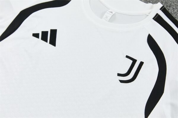87f78c5d-2aea8d-2.jpg Juventus 26/27 Trikot (Kinder)
