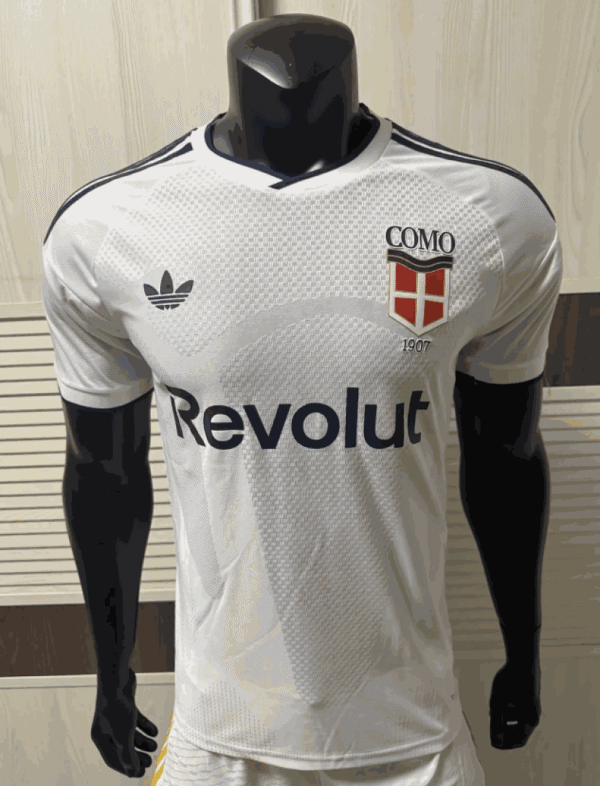 B10985A9BD3A83AE84B38895E7BAE79C-1-694a47-1.png Como 26/27 Auswärts Trikot