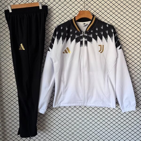 C03F930A2BF8CA474B55150498CCF3A5-9808b4-1.jpg Juventus 26/27 Jacke