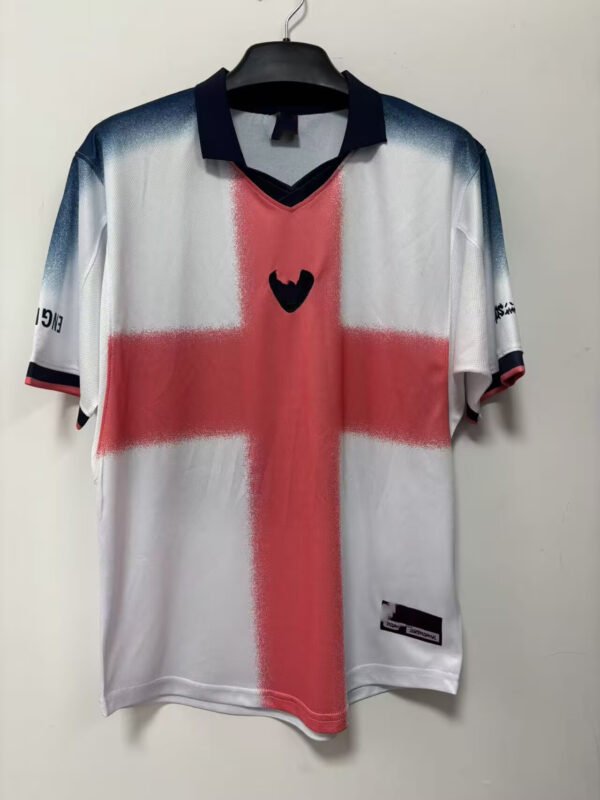 O1CN01HwWwgpei2fD2b8N1_2222935075845-0-cib.jpg England Retro Trikot 26/27