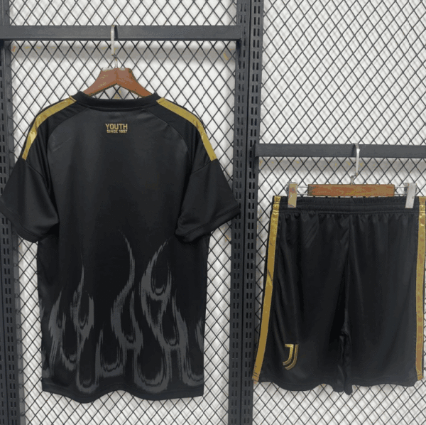 QQ20260905-153938-1-c43157-1.png Juventus Drittes Trikot 2026/27 (Trikot+Hose)