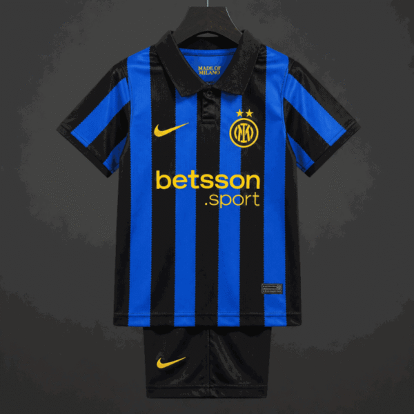 e839376cafcfeac060f86788-1-19b97f-1.png Inter Mailand Heimtrikot 2026/27 Erwachsene (Trikot + Hose)